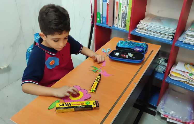 درس فارسی کاردستی گل برای نگاره (4,5) در کلاس انجام شد. 1