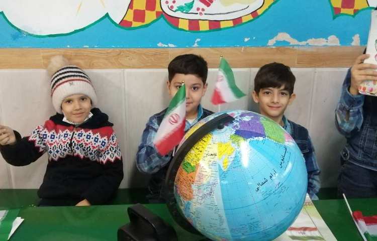 :درس فارسی، کلاس بدون دیوار ایجاد انگیز درس پرچم 1