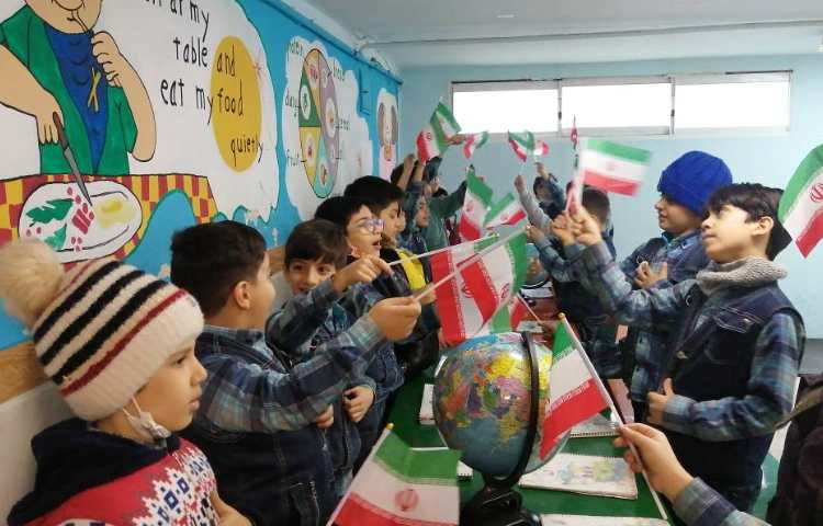 :درس فارسی، کلاس بدون دیوار ایجاد انگیز درس پرچم 2