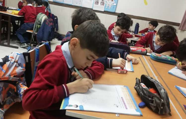 درس مهارت زندگی، در مورد رفتارهای دوستانه و غیردوستانه آموزش داده شد، دانش آموزان در مورد رفتارهای 2