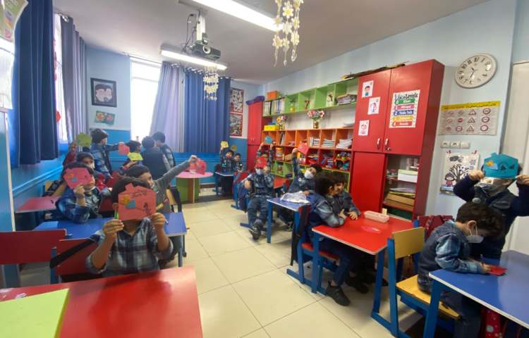 :درس هنر و خلاقیت، کاردستی کارت پستال روز مادر 3