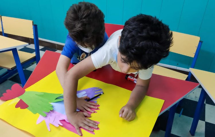 :درس هوش و خلاقیت، دست ورزی و کارگروهی خروس، کلاس شاپرک 2