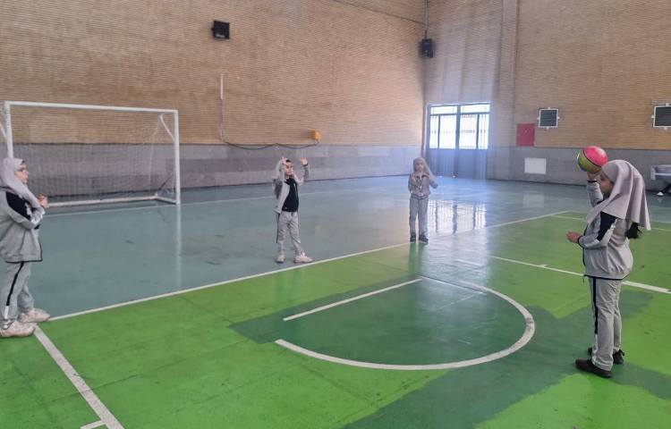 دریافت و پرتاب توپ 3