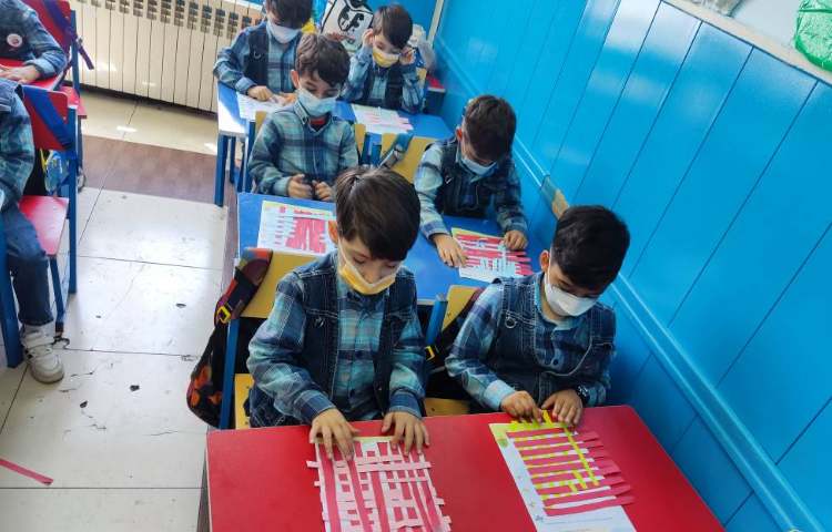 :دستان توانا، بافت با استفاده از کاغذ رنگی 3