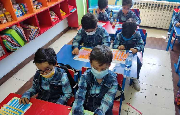 :دستان توانا، بافت با استفاده از کاغذ رنگی 4