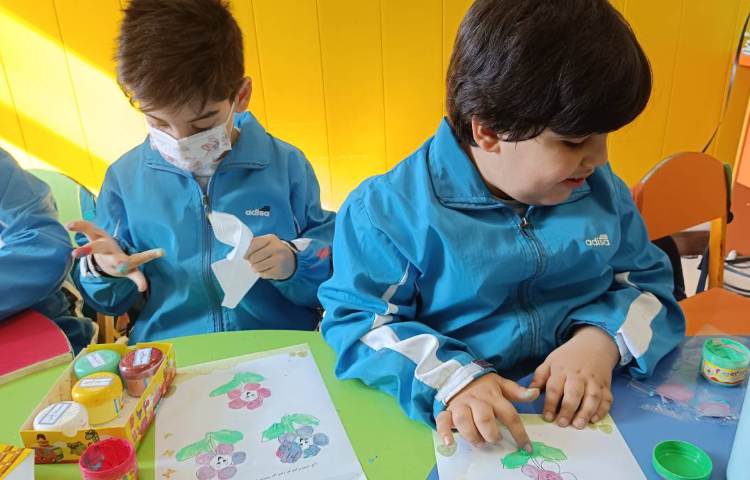 :دستان توانا با موضوع ترکیب رنگ 1