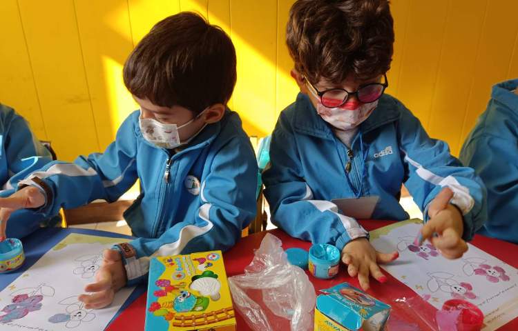 :دستان توانا با موضوع ترکیب رنگ 4