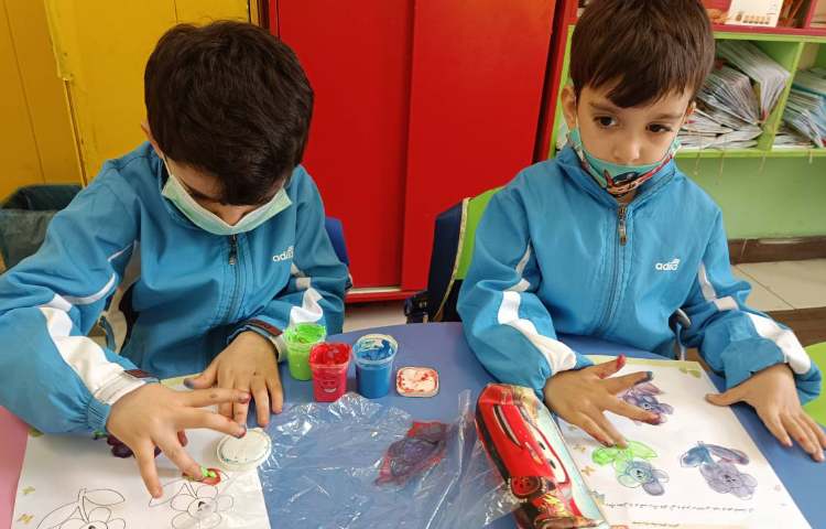 :دستان توانا با موضوع ترکیب رنگ 5