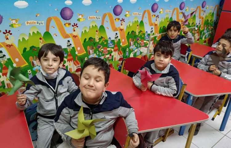 دستان توانا (برای تثبیت حروف (ف) دانش‌آموزان فرفره درست کردند.)