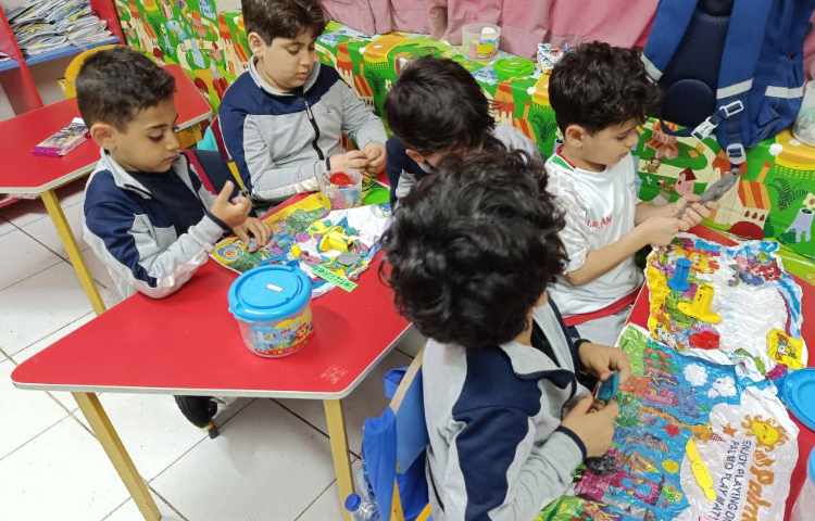 دستان توانا ،به کمک خمیر شکل دلخواه خود را درست کردند 1