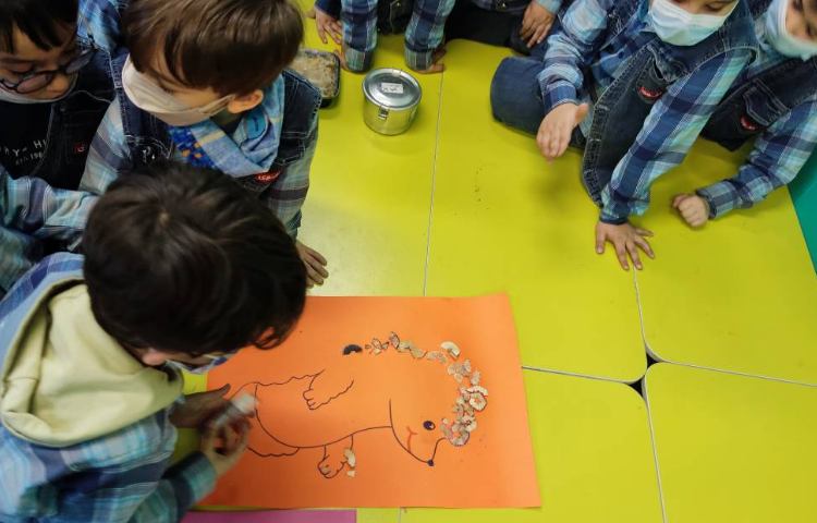 :دستان توانا، کاردستی گروهی جوجه تیغی با تراشه های مداد 4