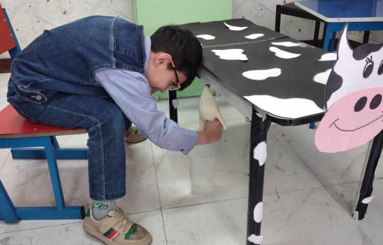 دستان توانمند دوشیدن شیر گاو مبحث جانوران 6