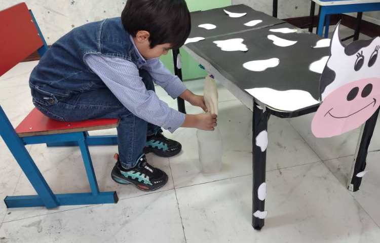 دستان توانمند دوشیدن شیر گاو مبحث جانوران 7