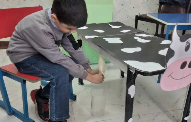 دستان توانمند دوشیدن شیر گاو مبحث جانوران 8