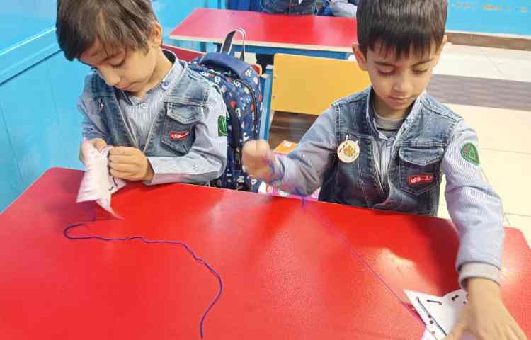 دستان توانمند کار دوخت 1