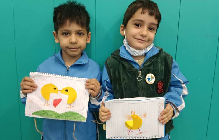 :دستان توانمند، کلاژ (ج) جوجه 1