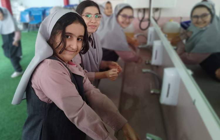 دستانِ پاک، مدرسه شاد 1