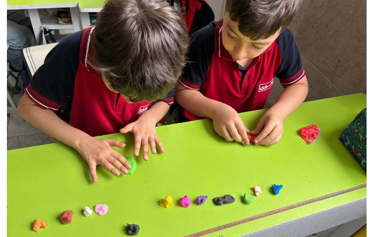 دستورزی ساخت اشکال مختلف با خمیر کِلی