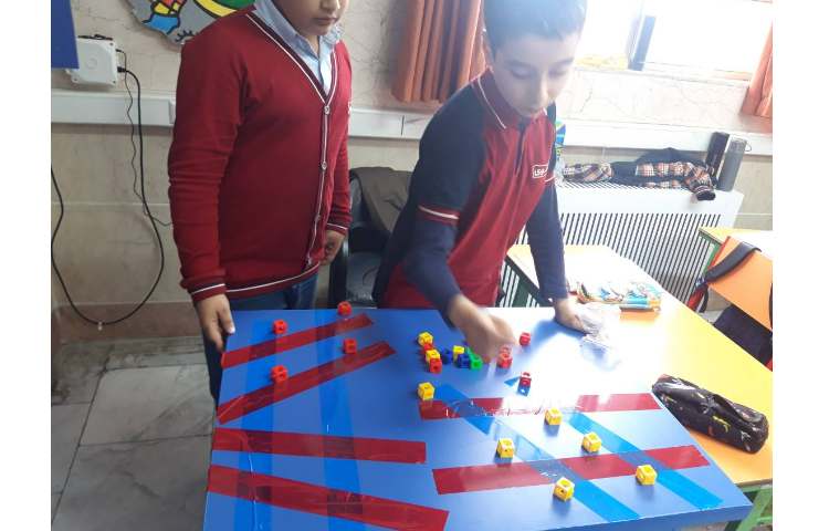 دستورزی گروهی همراه با بازی برای یادگیری بهتر تساوی زاویه ها در خطوط موازی 6