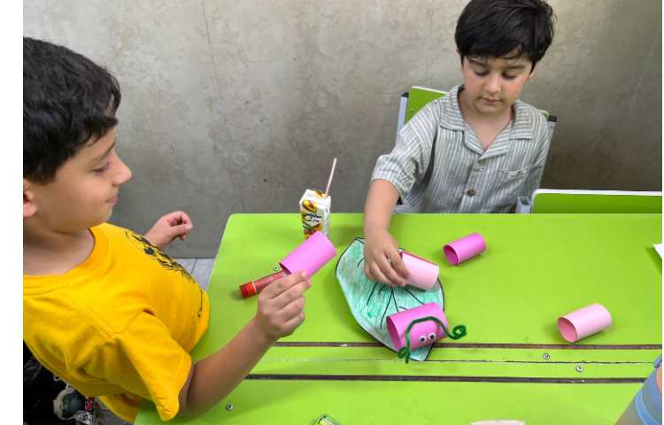 دست سازه تلفیقی کرم با رعایت الگو 9