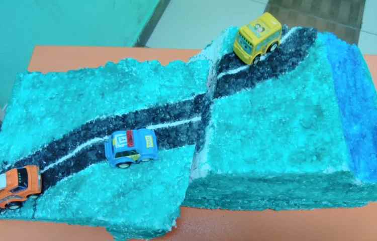 دست سازه دانش آموزان با موضوع منشأ زمین لرزه و لایه های زمین 1