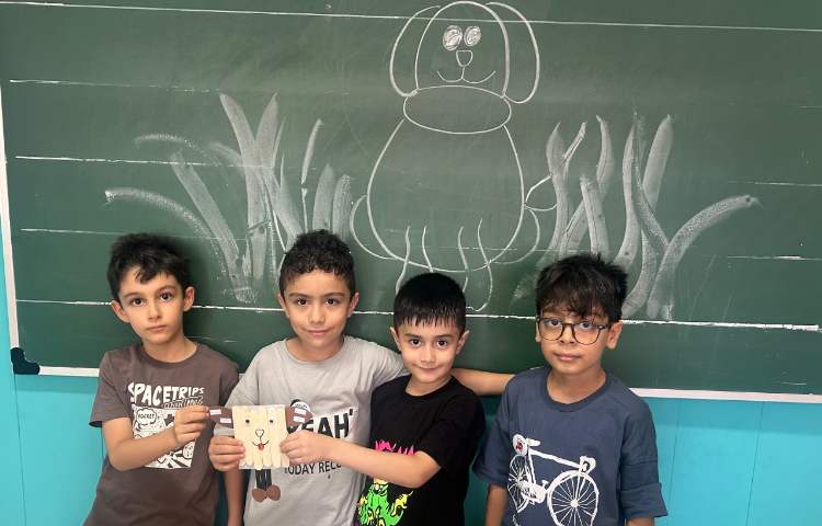 دست سازه ، ساخت سگ در گروه های چهارخانه