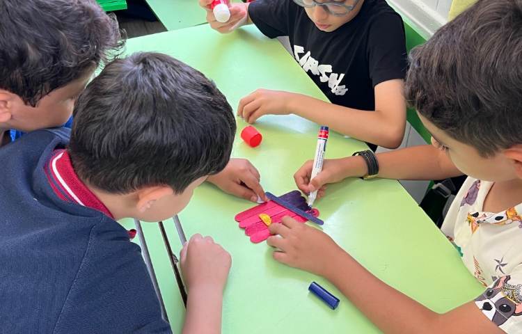 دست سازه، ساخت وروجک 1