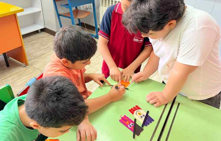 دست سازه، ساخت وروجک