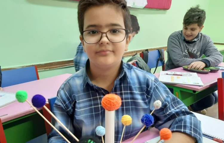 دست سازه منظومه شمسی دانش آموزان پایه چهارم 2