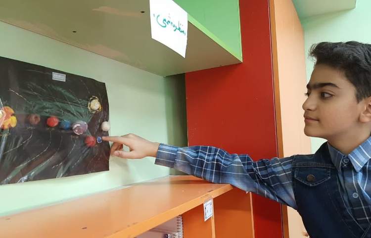 دست سازه منظومه شمسی دانش آموزان پایه چهارم 3