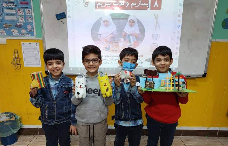 :دست‌سازه‌های خلاق دانش آموزان با وسایل بازیافتی 1