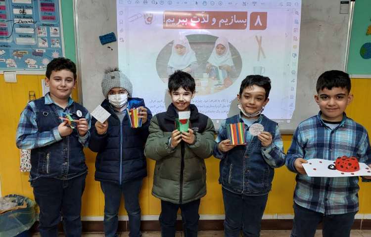 :دست‌سازه‌های خلاق دانش آموزان با وسایل بازیافتی 3