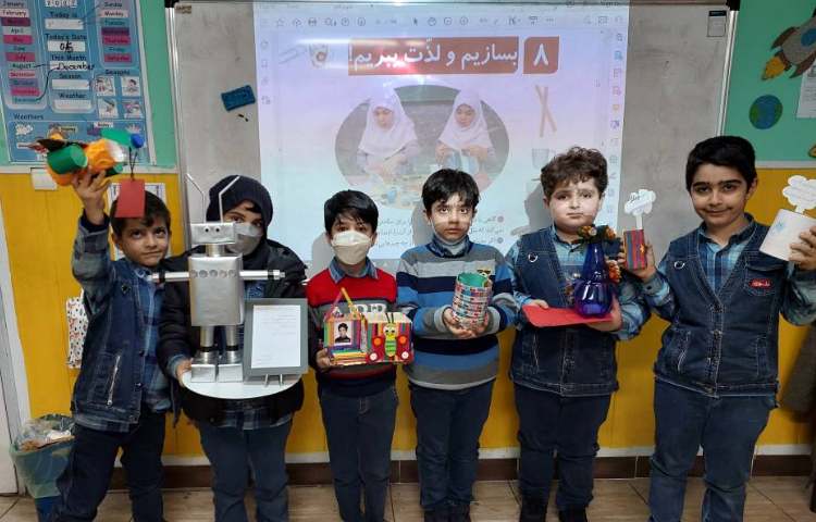 :دست‌سازه‌های خلاق دانش آموزان با وسایل بازیافتی 4