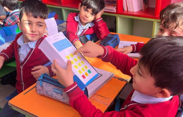 دست سازه های دانش آموزی