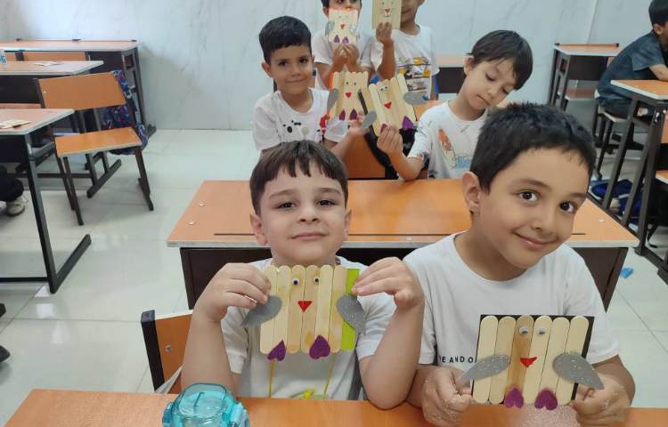 دست‌سازه و تقویت مهارت‌های حرکتی و افزایش دقت با ساخت (جغد،خرگوش) در کلاس انجام شد. 5