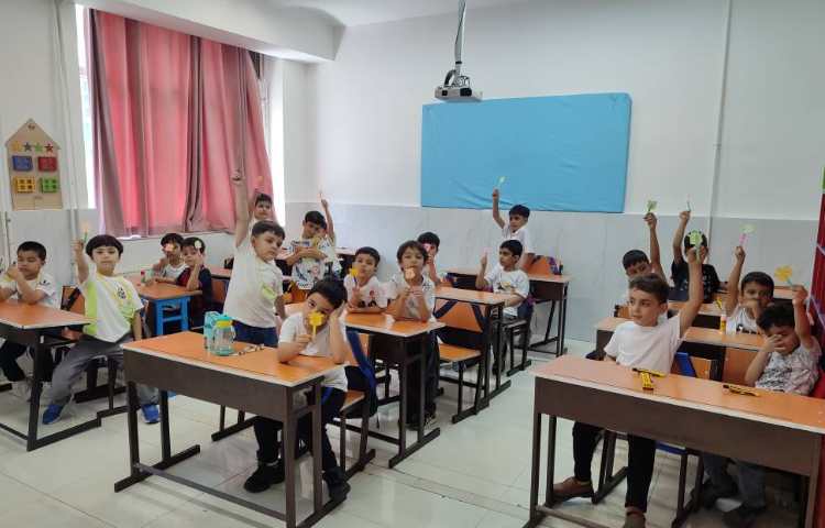 دست‌سازه و تقویت مهارت‌های حرکتی و افزایش دقت با ساخت (جغد،خرگوش) در کلاس انجام شد.