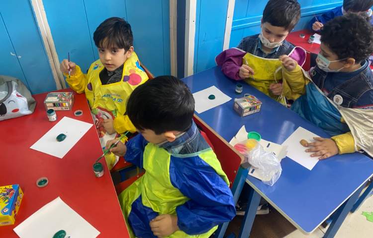 :دست های توانمند، کار با ابزار گواش 1