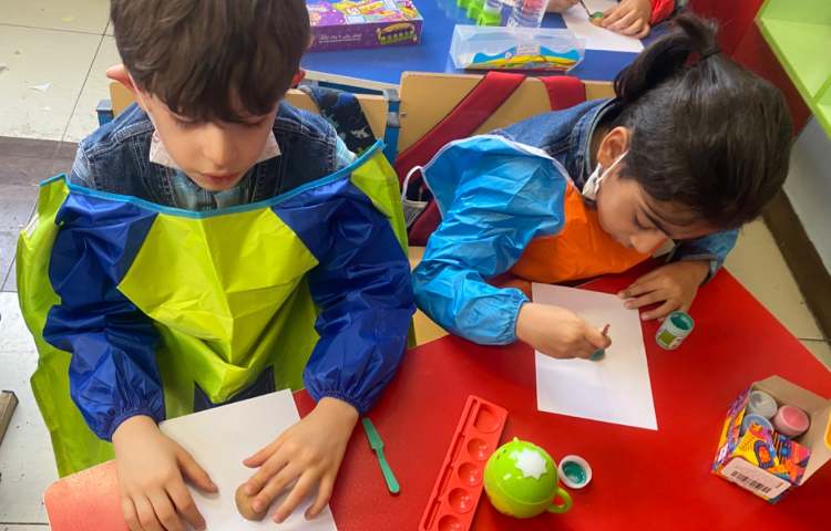 :دست های توانمند، کار با ابزار گواش 6