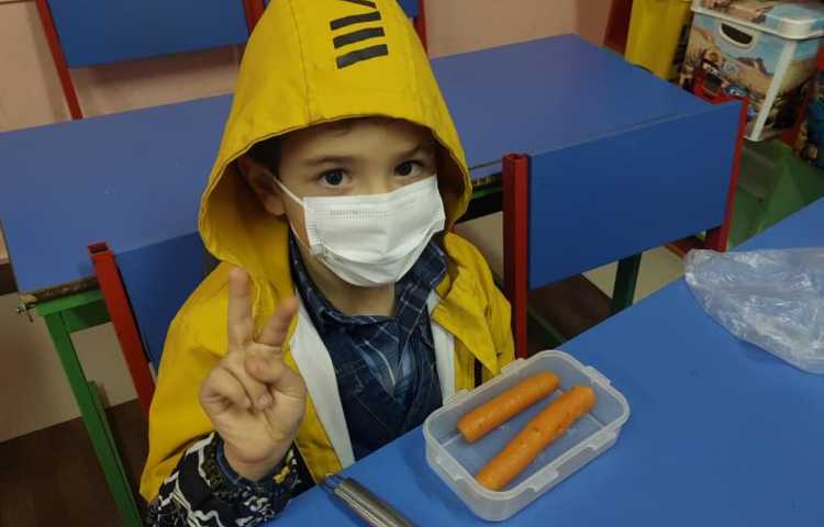 دست ورزی (آماده سازی مربای هویج )پیش دبستان علوی 10