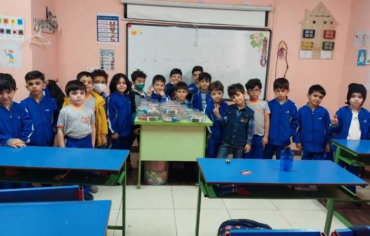 دست ورزی (آماده سازی مربای هویج )پیش دبستان علوی 11