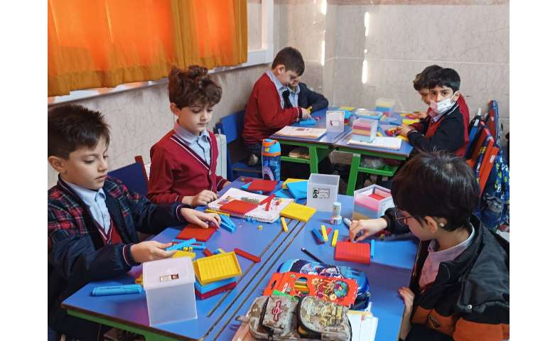 دست ورزی آمادگی برای جمع و تفریق اعداد سه رقمی