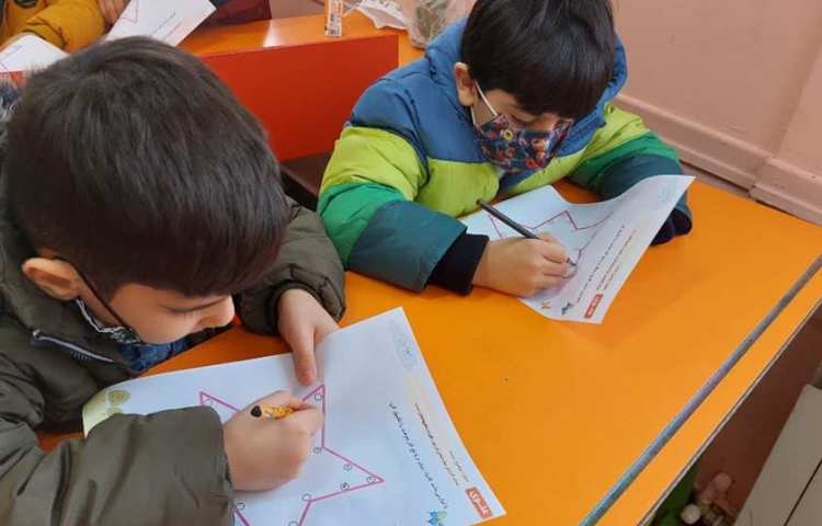 دست ورزی با بازی دومینو و روبان پیش دبستان 8