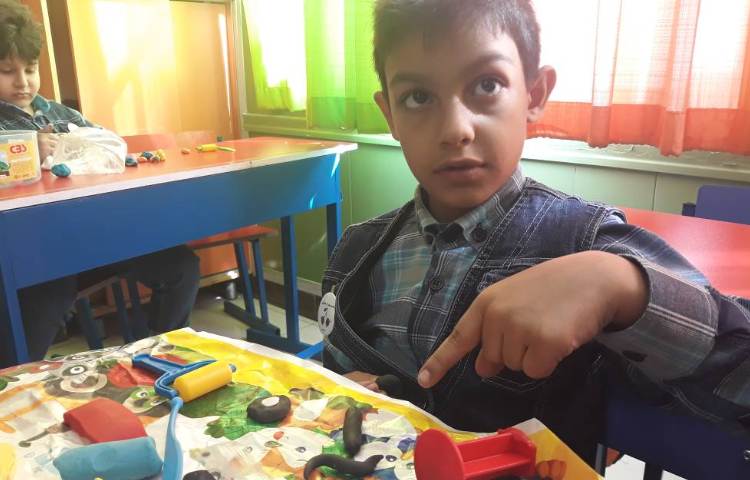 :دست ورزی با خمیر ایجاد انگیزه ورود به نشانه ها 1