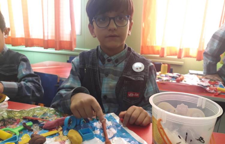 :دست ورزی با خمیر ایجاد انگیزه ورود به نشانه ها 3