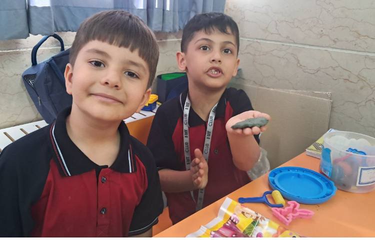 دست ورزی با خمیر و درست کردن لوحه های کتاب نگارش 3