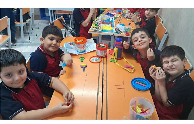 دست ورزی با خمیر و درست کردن لوحه های کتاب نگارش 6