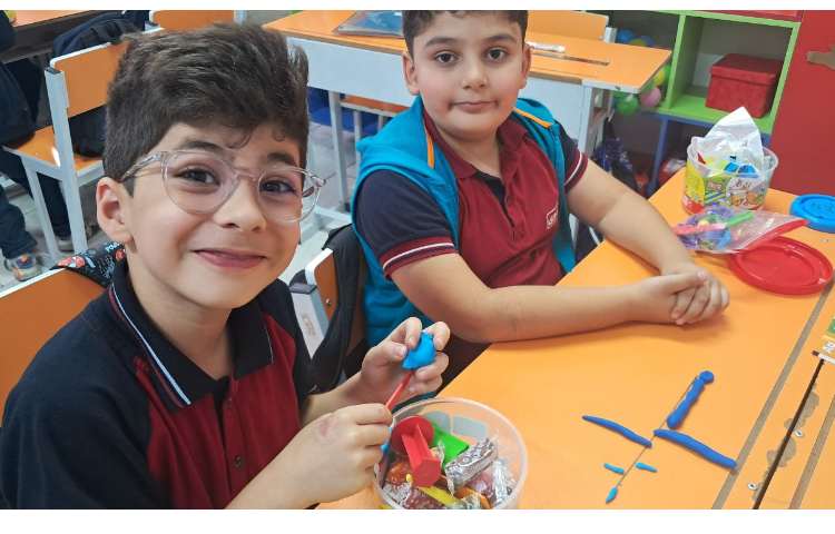 دست ورزی با خمیر و درست کردن لوحه های کتاب نگارش 7