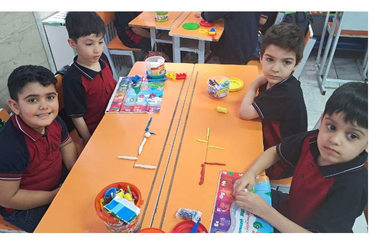 دست ورزی با خمیر و درست کردن لوحه های کتاب نگارش 8