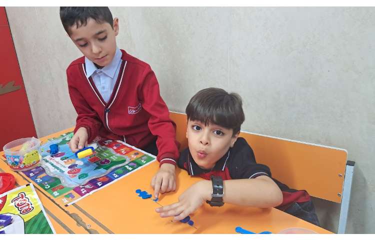 دست ورزی با خمیر و درست کردن لوحه های کتاب نگارش