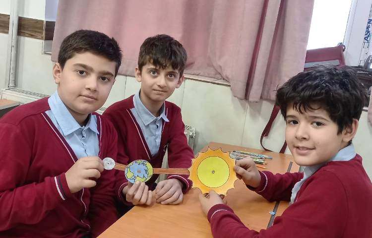 دست‌ورزی با هدف آشنایی با حرکت وضعی و انتقالی زمین 10